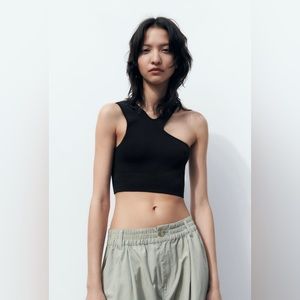 ZARA - CUT OUT KNIT CROP TOP
S BLACK
REF 2142/041
